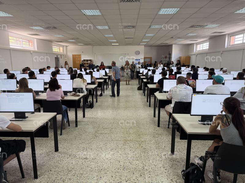 La informatització de l’aula d’exàmens del permís de conduir de Granollers ha permès fer 1.000 proves més en dos mesos
