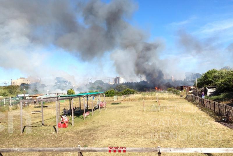 Restablerta la circulació de trens entre Sant Vicenç de Calders i Torredembarra un cop estabilitzat el foc al Vendrell
