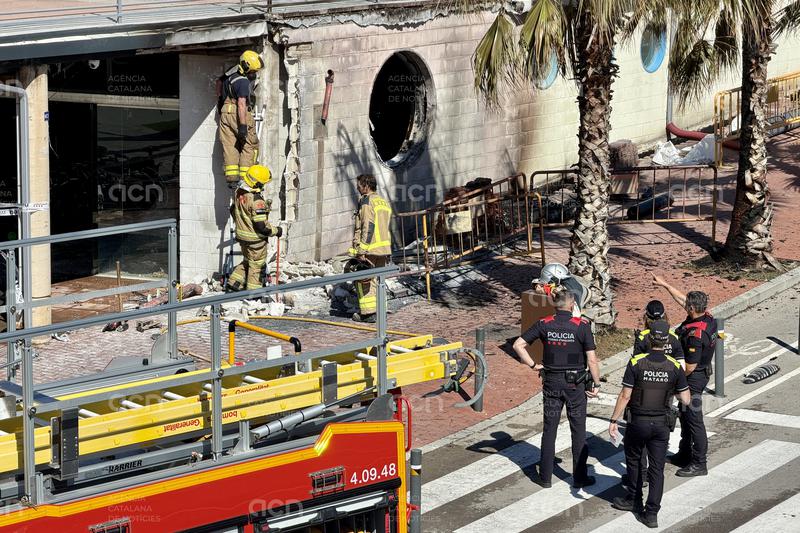 Controlada la fuita de gas i extingit l'incendi que ha deixat un operari ferit al port de Mataró