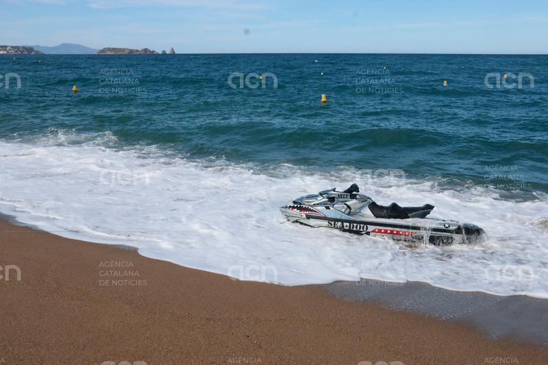 Els Bombers resseguiran per aire la costa de Roses a Begur abans de suspendre la recerca del jove de la moto d'aigua