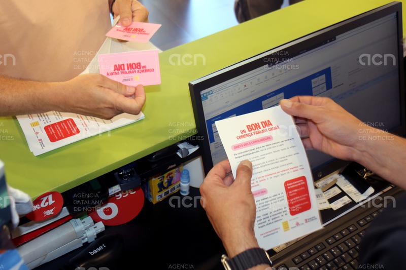 Girona detecta 41 comerços que no fan servir el català com pertoca i en denuncia tres per incompliments "flagrants"