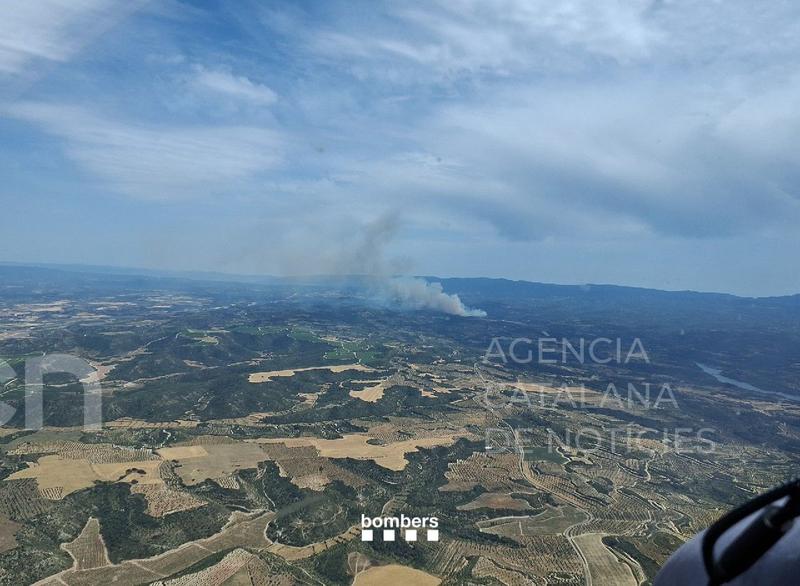 Protecció Civil envia un ES-Alert i ordena confinar-se a casa a la Partida la Devesa pel foc a Cervià de les Garrigues