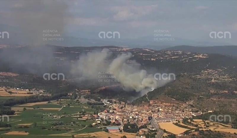 Els Bombers de la Generalitat estabilitzen l'incendi forestal de Ponts que afecta unes 10 hectàrees