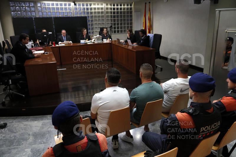 Condemnats tres atracadors a poc més de 4 anys de presó per robar 115.000 euros d'un banc d'Oliana