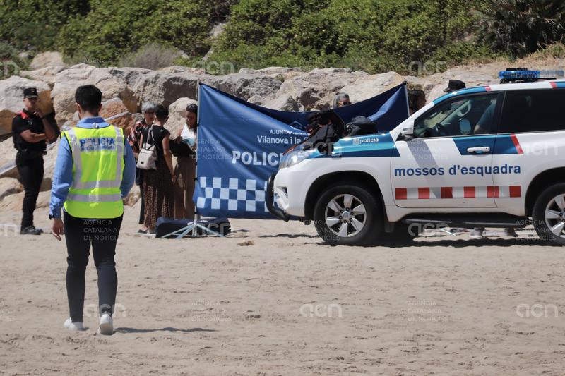 L’autòpsia del cadàver trobat a la platja de la Farola de Vilanova descarta una mort criminal