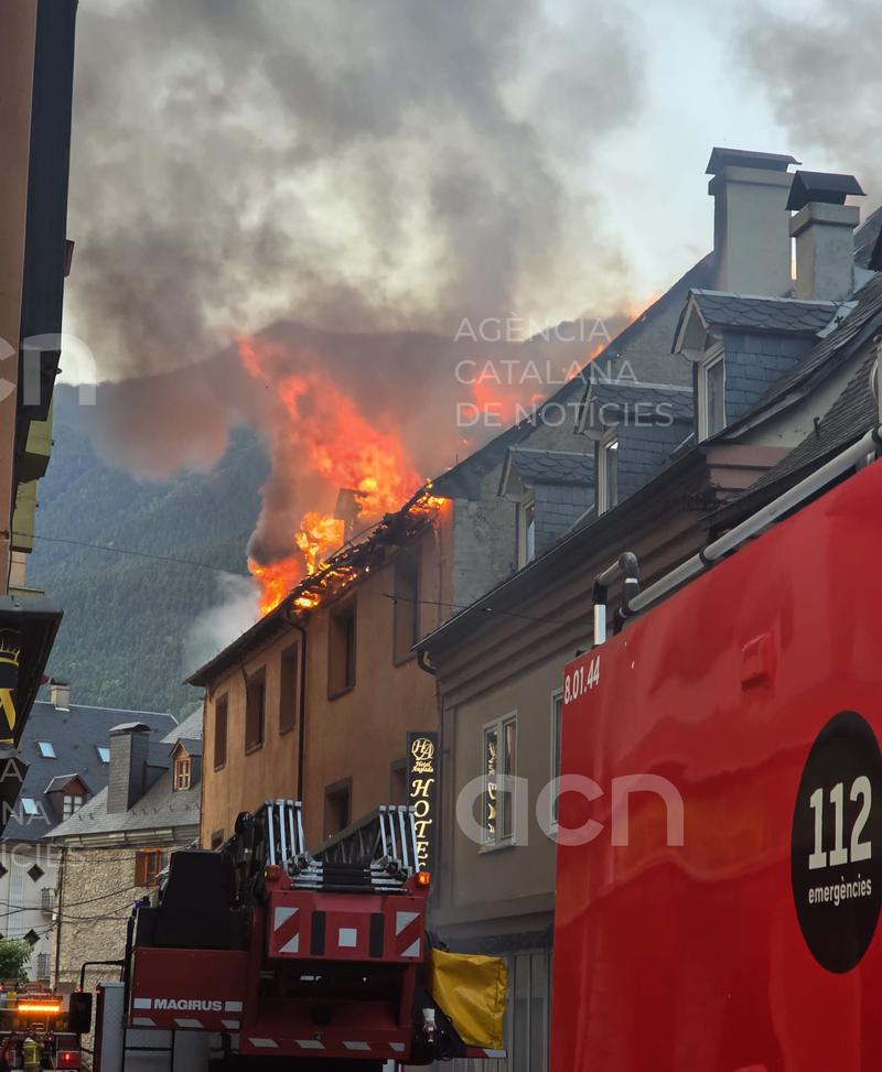 Activen un dispositiu d’atenció integral per als afectats per l’incendi de Vielha