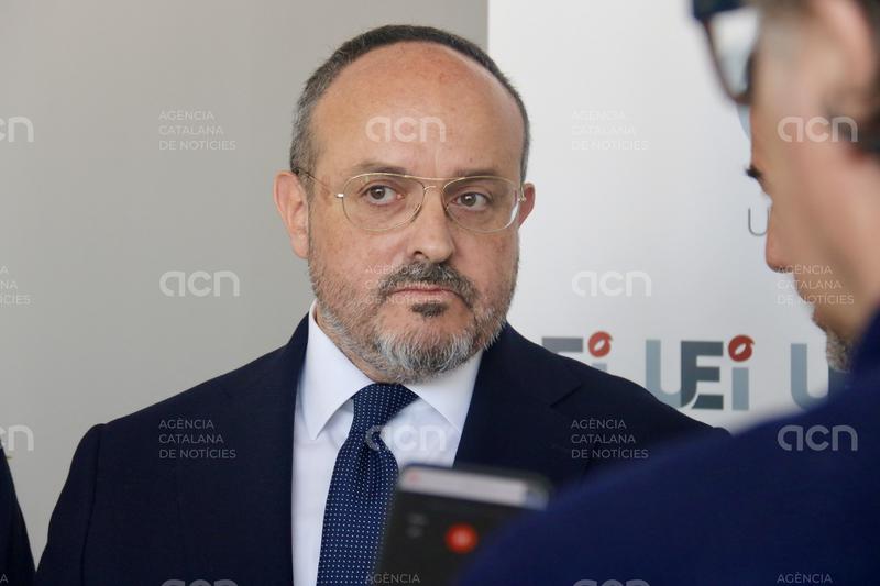 Alejandro Fernández qualifica d'"espectacle dantesc" l'anar i venir del Govern amb el programa de Mossos a les escoles