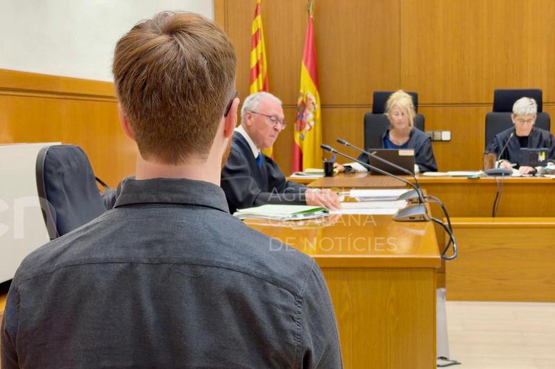 La denunciant d'una suposada violació en una festa de membres de les JERC diu que va demanar a l'acusat que s'aturés