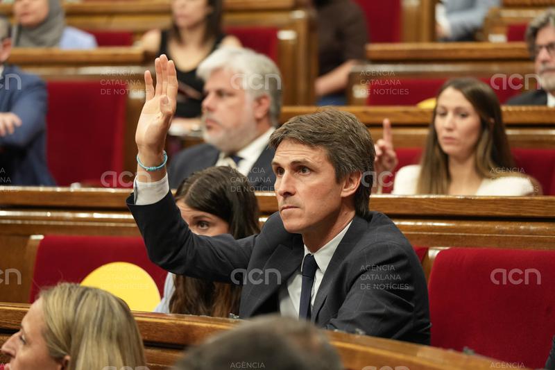 El Parlament aprova per unanimitat tramitar per la via exprés la petició al Congrés per modificar la Llei ELA