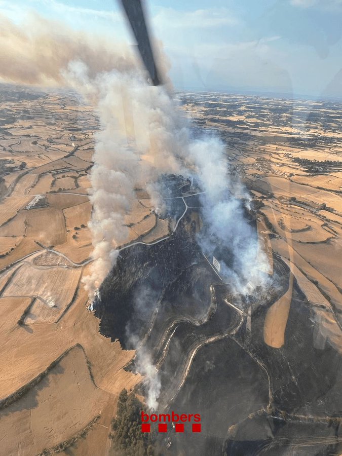 Aixequen els confinaments de Talavera i Ribera d'Ondara un cop estabilitzat el foc agrícola que ha cremat 60 hectàrees
