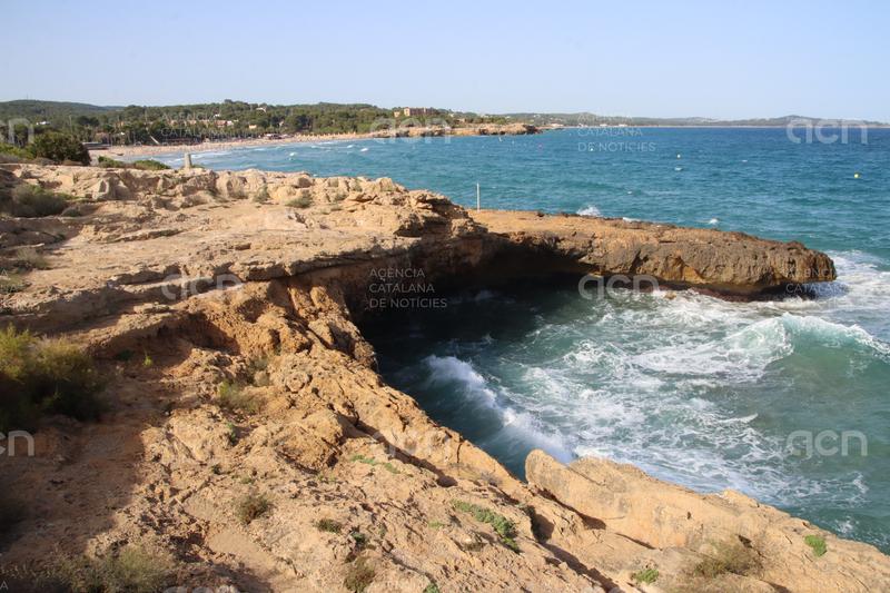 L'Ajuntament de Tarragona estudiarà fer formació als joves per conscienciar-los sobre el risc de saltar des de roques
