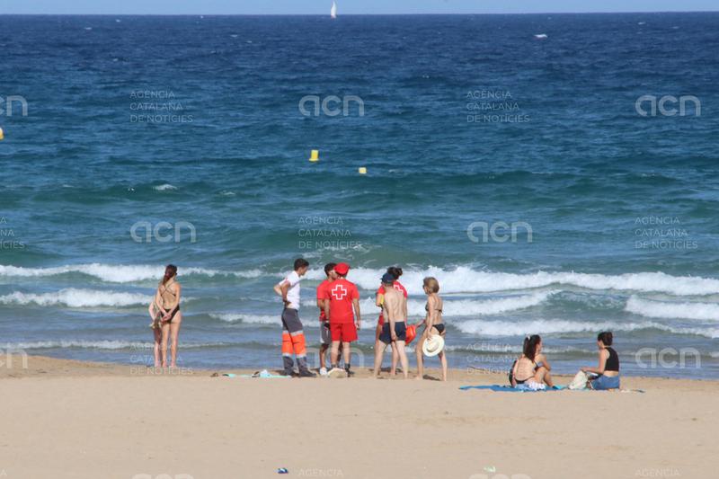 El club d'un dels menors ofegats a Tarragona apunta que el corrent els va dur a les roques quan es banyaven a la platja