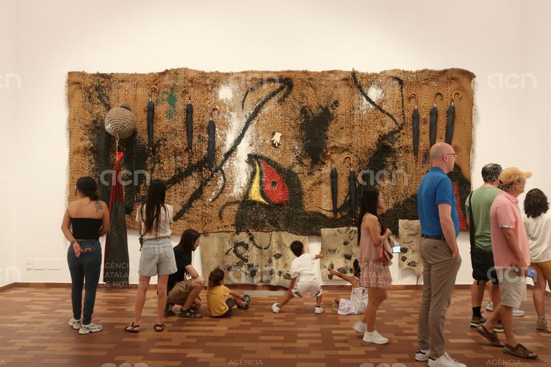 La Fundació Joan Miró celebra una "gran festa" i converteix els seus espais en un punt de trobada cultural