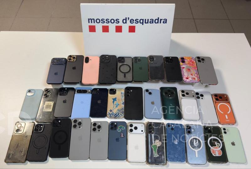 Els Mossos detenen un home acusat de robar més d'una trentena de mòbils al festival Sónar