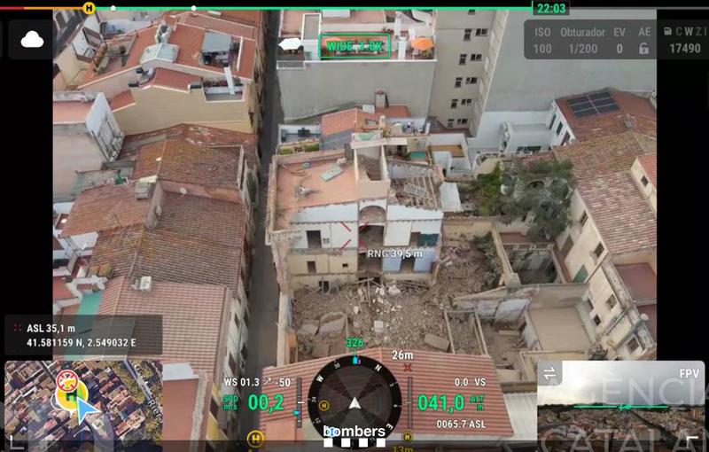L'esfondrament d'una casa a Arenys de Mar obliga a desallotjar preventivament una desena d'habitatges propers