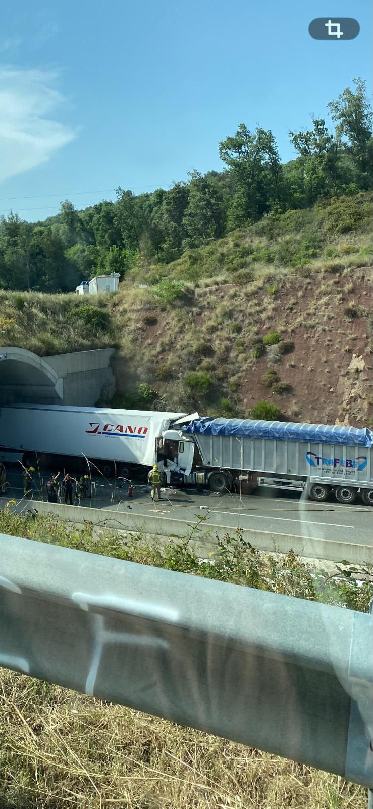 Un ferit crític en un xoc per encalç entre dos camions a la C-25, a Arbúcies