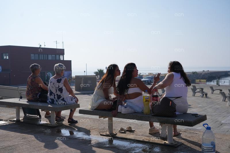 La revetlla a Barcelona es tanca amb 90.000 persones a les platges i 32 assistències del SEM