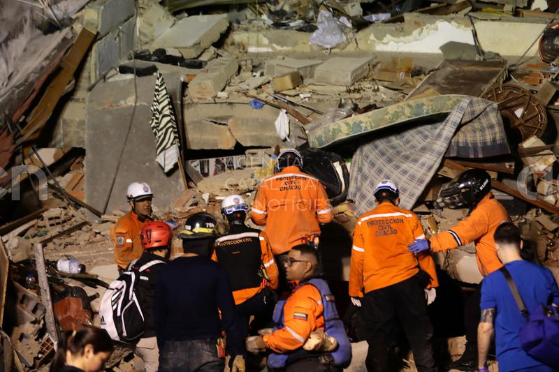 Dos bombers de Barcelona especialitzats en col·lapses estructurals viatgen a Veneçuela amb un equip de la UE