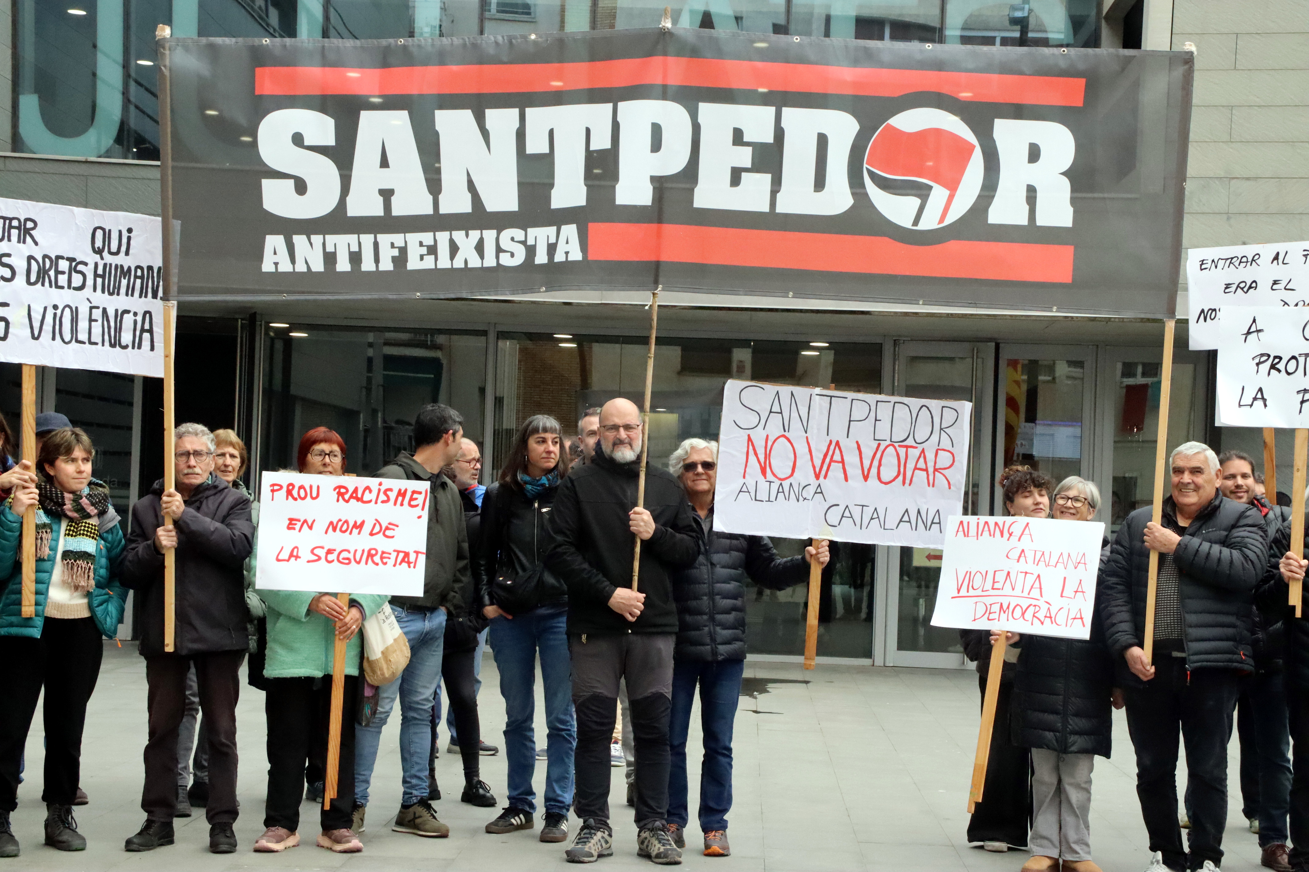 Arxiven la causa pels fets al ple de Santpedor del mes de febrer durant la presa de possessió d’un regidor d’Aliança