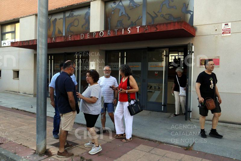 "Vam sortir amb el que dúiem posat": els desallotjats per l'incendi a la Franja no tornaran a casa almenys fins dissabte