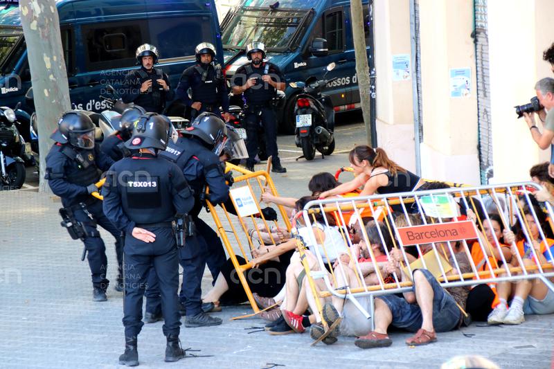 Desnonen una família amb un menor d’un edifici de Barcelona amb pisos turístics