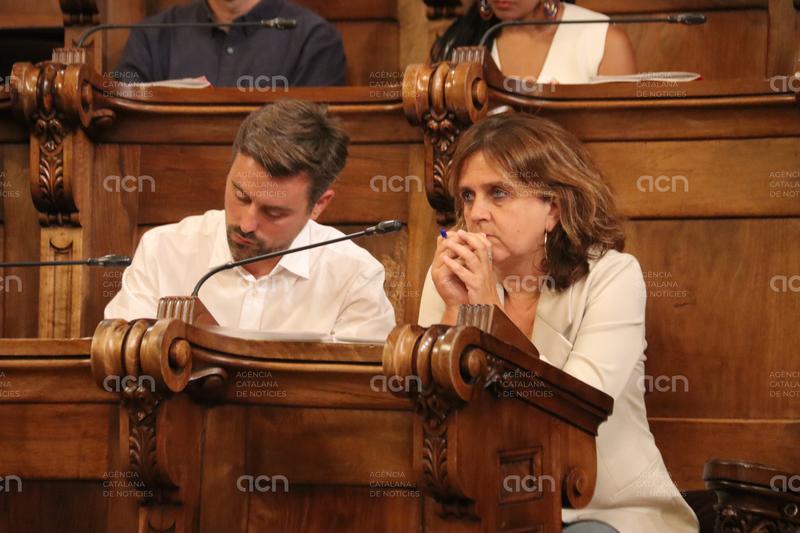 El ple de Barcelona insta el govern a augmentar en almenys 180 habitatges l'any l'aportació a la mesa d'emergència