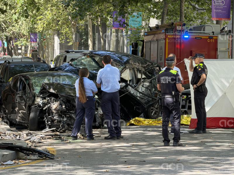 Dos morts en un xoc a Barcelona provocat per un conductor temerari que fugia de la policia