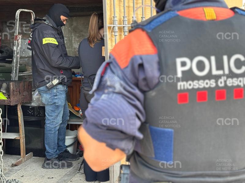 Desarticulen un grup criminal dedicat al tràfic de drogues a Vilanova del Camí i detenen tres persones