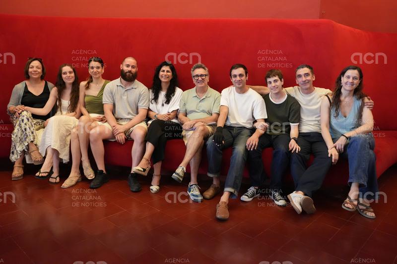La Beckett i el Grec presenten 'El número setze dels arcans majors', una festa amb hippies, mags i desertors de l'URSS