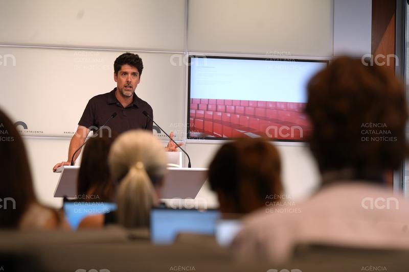 Els Comuns neguen “bloquejar” la proposta de la CUP sobre la compra especulativa i defensen que la seva pot “prosperar”