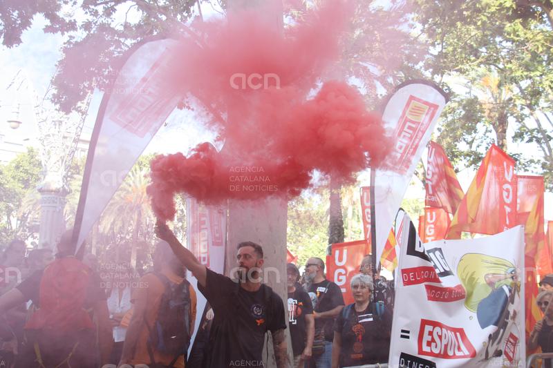 El sector d’acció social es manifesta a Barcelona per reclamar l’equiparació salarial i millors condicions