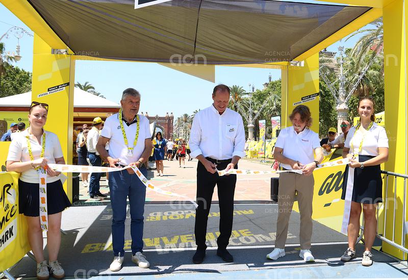 Barcelona fa les primeres pedalades del Tour amb l'obertura del Fan Park