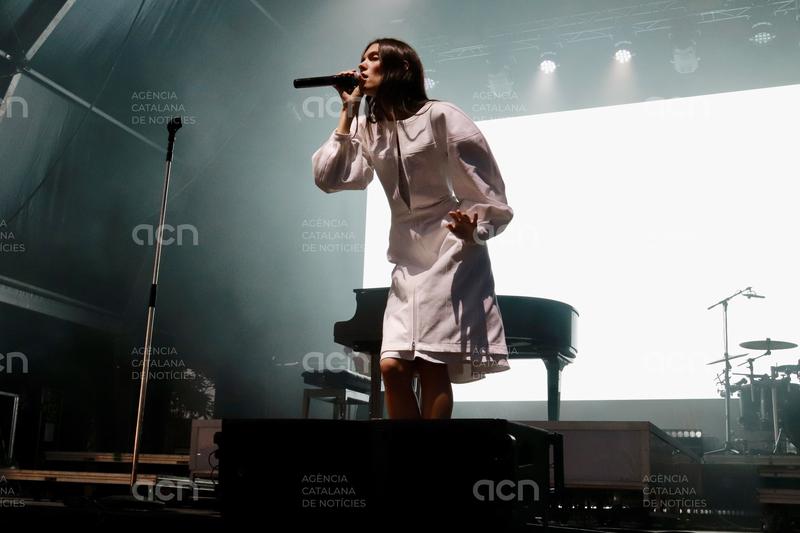 Charlotte Cardin i Saint Etienne brillen en una primera jornada de luxe al Vida Festival
