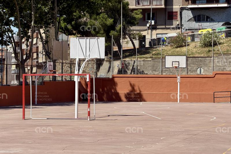 Badalona inverteix mig milió d'euros en adaptar aules i patis a les altes temperatures