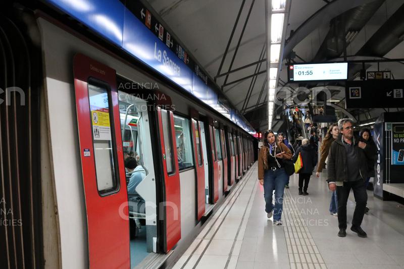 TMB convoca 450 places per ampliar la borsa de personal de metro i bus per a l'estiu que ve