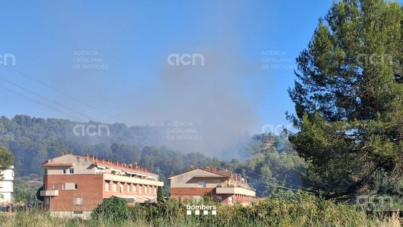 Controlat l'incendi de vegetació de Sant Vicenç de Castellet