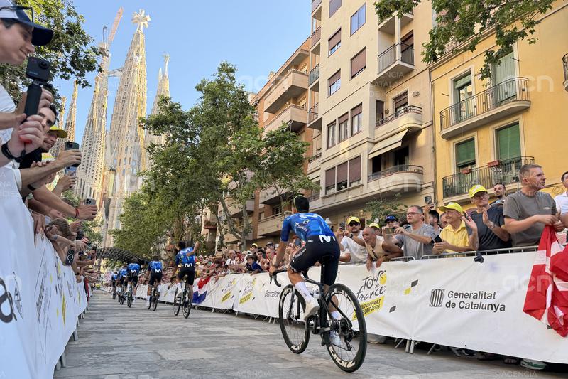 Barcelona dona el tret de sortida al Tour de França amb una contrarellotge de postal fins a Montjuïc