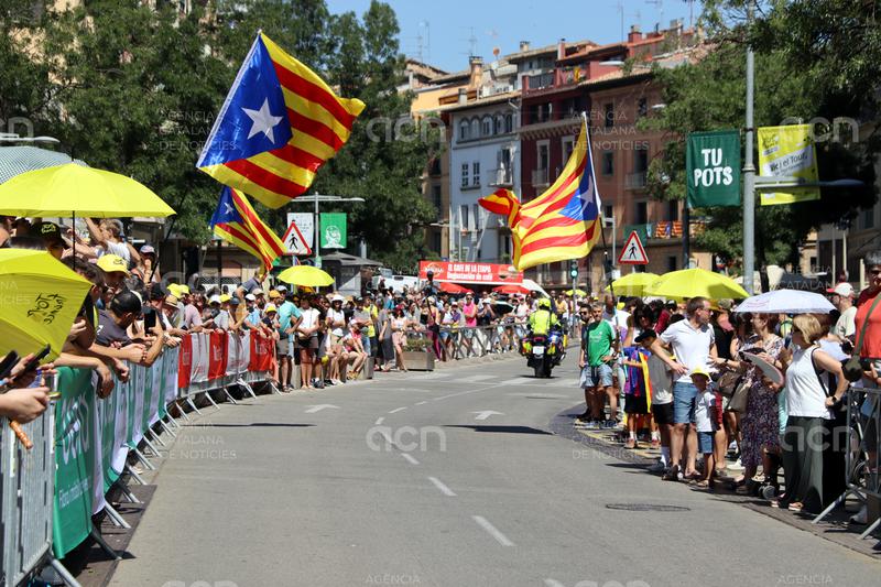 Vic viu amb emoció el pas de la tercera etapa del Tour de França: "És un dia històric que desperta passions"