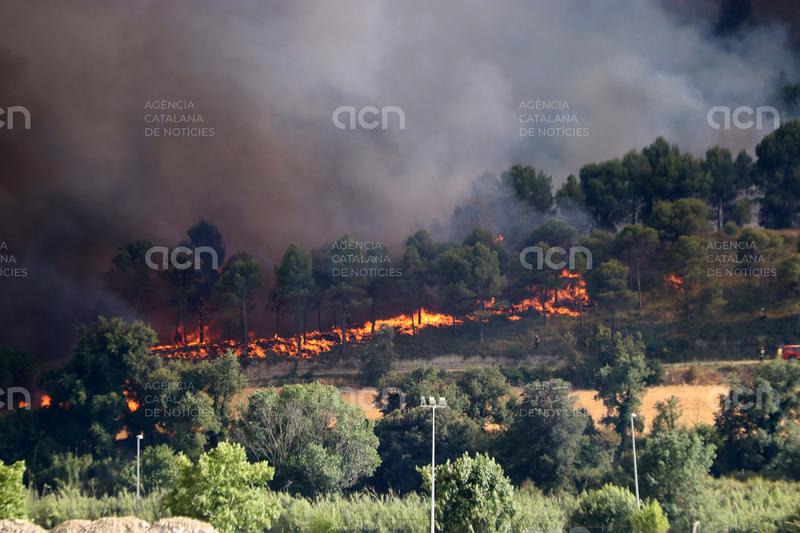 Diverses edificacions afectades pel foc de l’Anoia a la Pobla de Claramunt