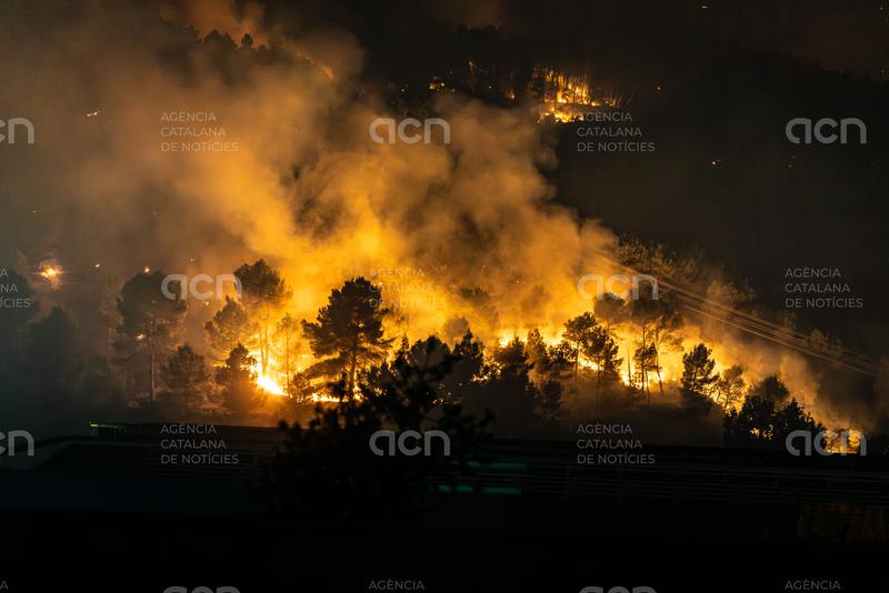 Els Bombers donen per estabilitzat l'incendi de l'Anoia