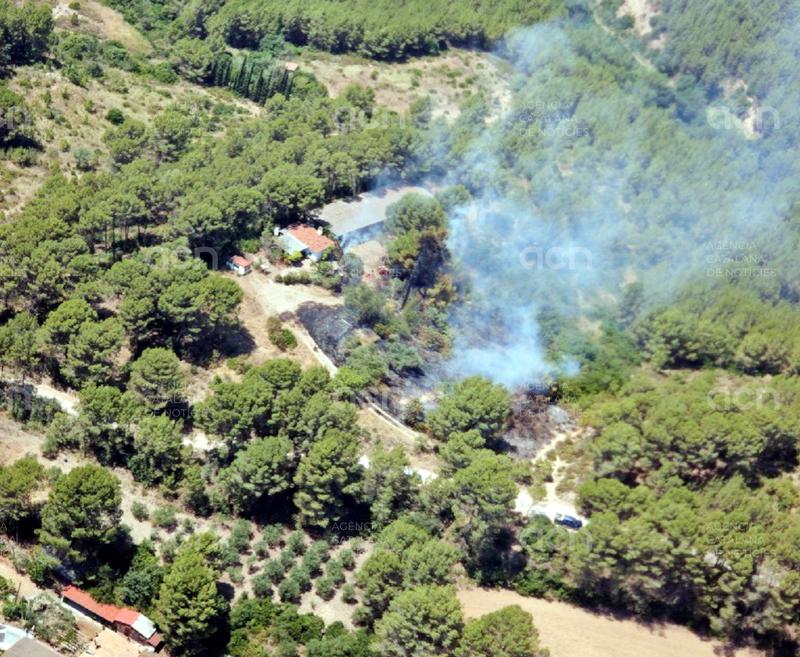 Un home ferit en un incendi forestal entre Castellbisbal i Rubí