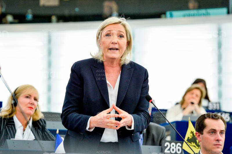El tribunal confirma la condemna a Marine Le Pen per malversació i haurà de complir un any d'arrest domiciliari
