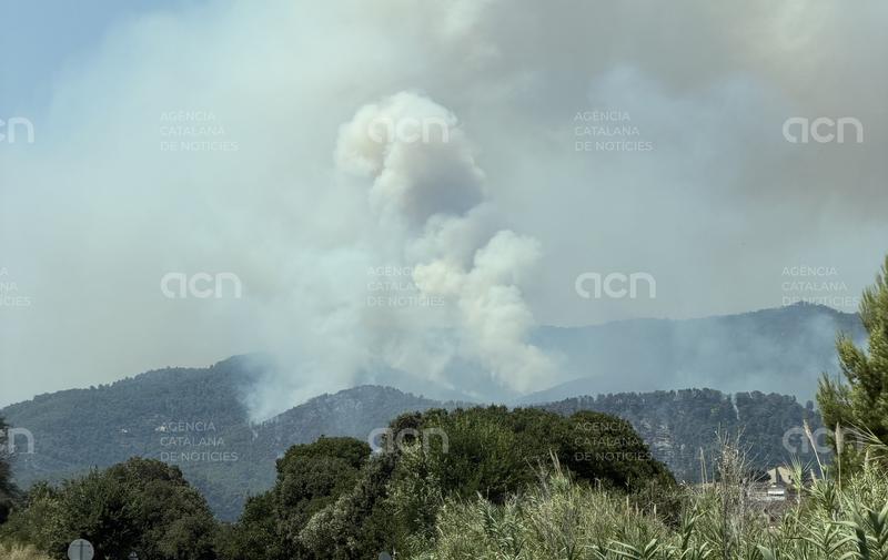 Controlat l'incendi de Sentmenat que crema des de dimarts i ha afectat unes 200 hectàrees