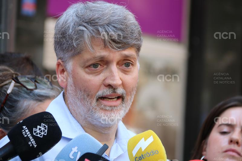 Els veïns de les finques desallotjades per l'esvoranc del Putxet no podran tornar a casa almenys fins dissabte al matí
