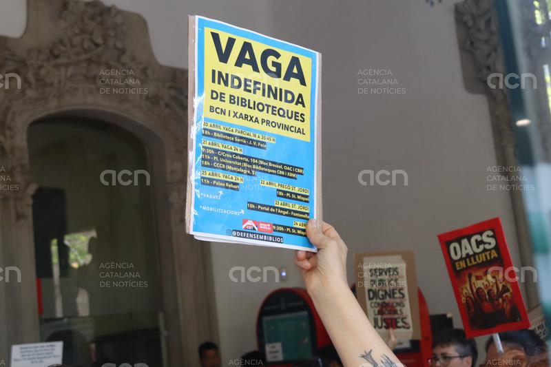 La plantilla de les biblioteques de Barcelona aproven mantenir la vaga indefinida durant l'estiu
