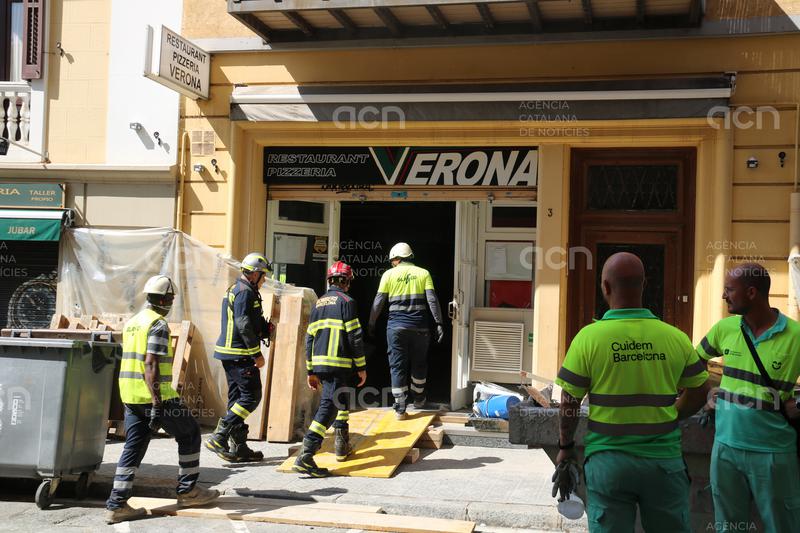 Els veïns de l'esvoranc de l'L9 encaren el tercer dia fora de casa pendents de les dades del monitoratge