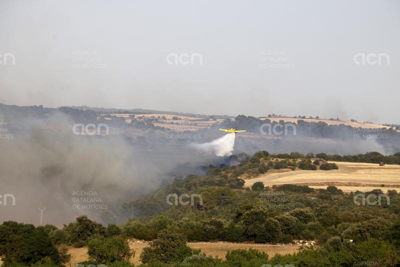 Els Bombers són optimistes amb la represa del foc de Guimerà i confien tornar-lo a estabilitzar les pròximes hores