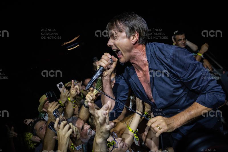 Suede i Pixies imposen una nit de rock dels noranta al Cruïlla 