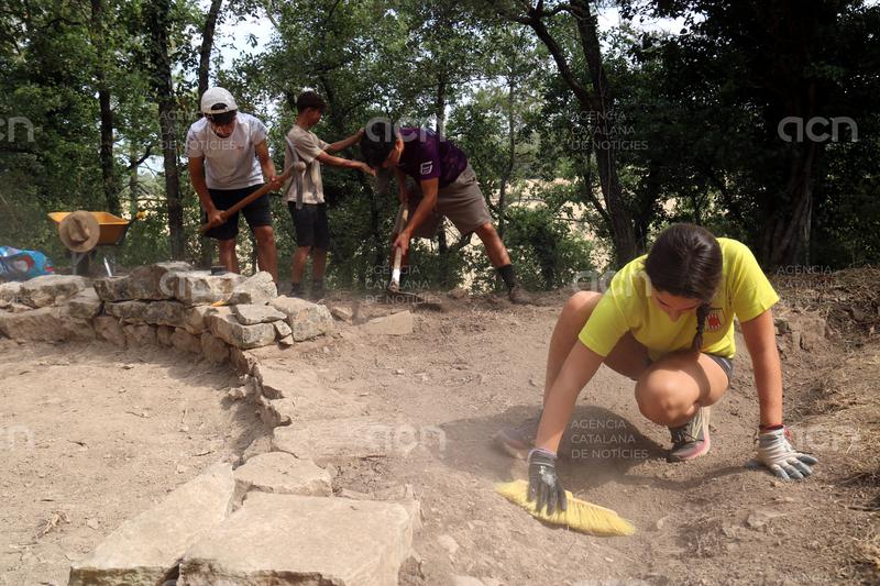 Recuperen una ploma estilogràfica i una tenda dels soldats republicans establerts a Pujalt durant la Guerra Civil