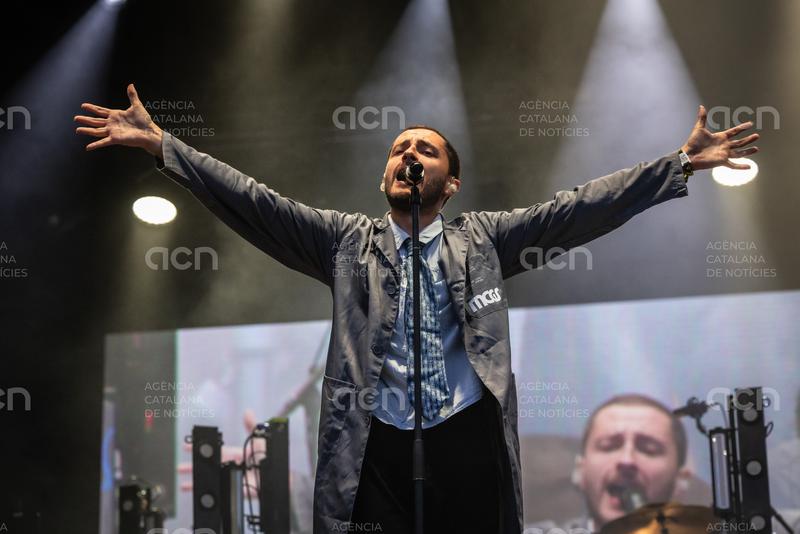 Arde Bogotá es treu la màscara de Bigger Splash en un dels concerts més massius de la nit al Cruïlla
